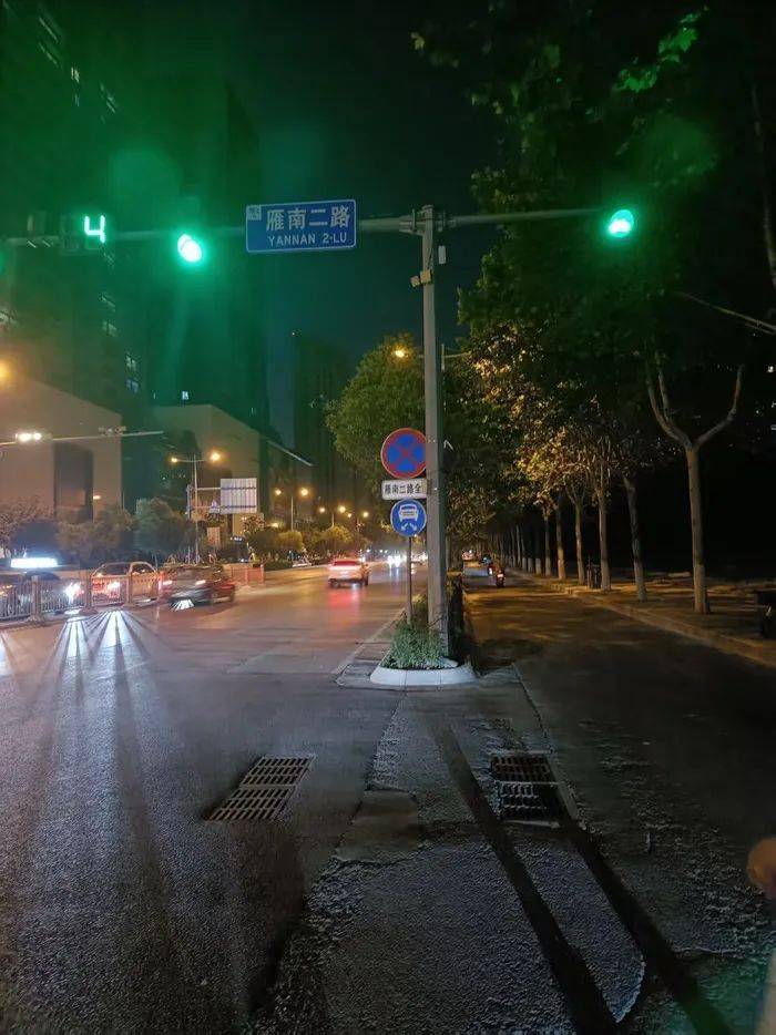 迪费朗维VS维克阿卡德米_民警违停车辆致摩托车司机追尾死亡：责任认定遭质疑迪费朗维VS维克阿卡德米，当地责令重新调查