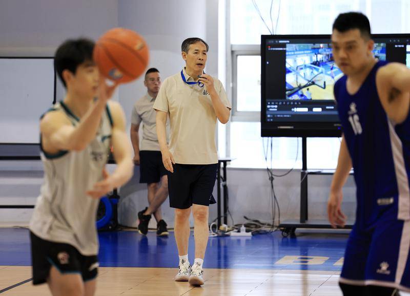 如何申请皇冠信用网_引进赵睿就是为了冠军如何申请皇冠信用网!许利民:健康团结最为重要