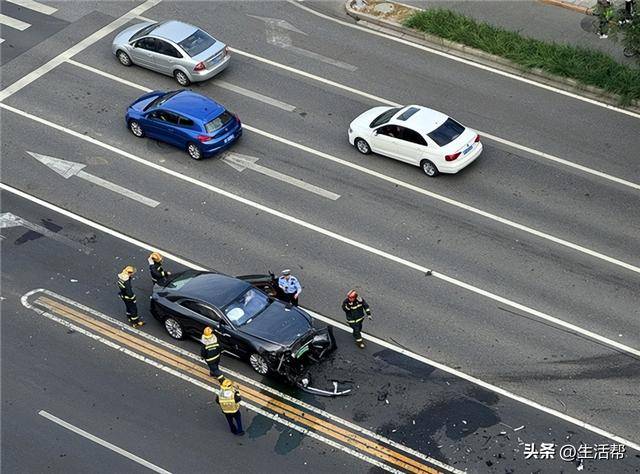 皇冠信用网如何申请_知名车评人陈震开劳斯莱斯发生车祸？交警：事故发生在下午3时许皇冠信用网如何申请，正处理中