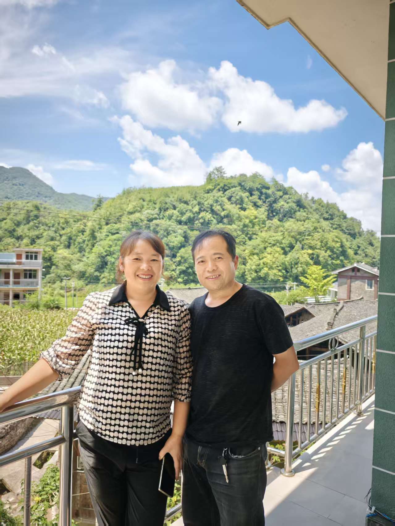 皇冠2登录welcome_那个让老师骄傲的“调皮”班级！30年同学聚会皇冠2登录welcome，还伴有一封来自贵州的感谢信