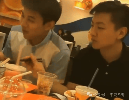 hga035会员注册_他俩没分手但被拍到吵架了hga035会员注册，吵得很凶......