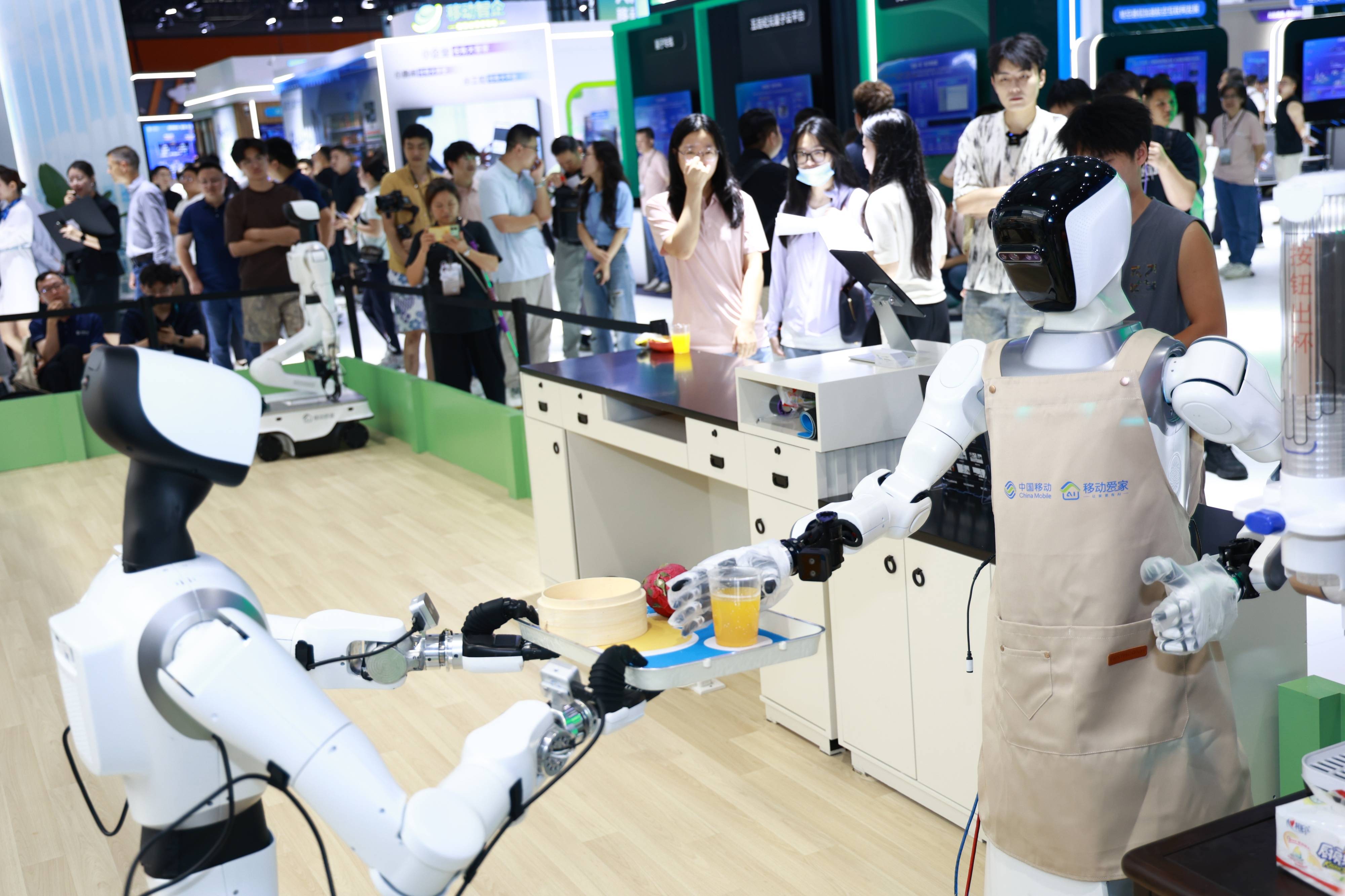 皇冠信用盘出租
_移路有AI|看点十足皇冠信用盘出租
!2025中国移动全球合作伙伴大会变身“AI嘉年华”