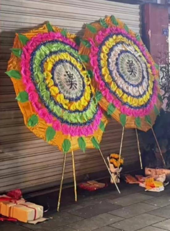 皇冠信用网注册
_成都龙泉驿一店主街头砍流浪狗皇冠信用网注册
，周边商户：狗几天前才到街上，应该才走失不久