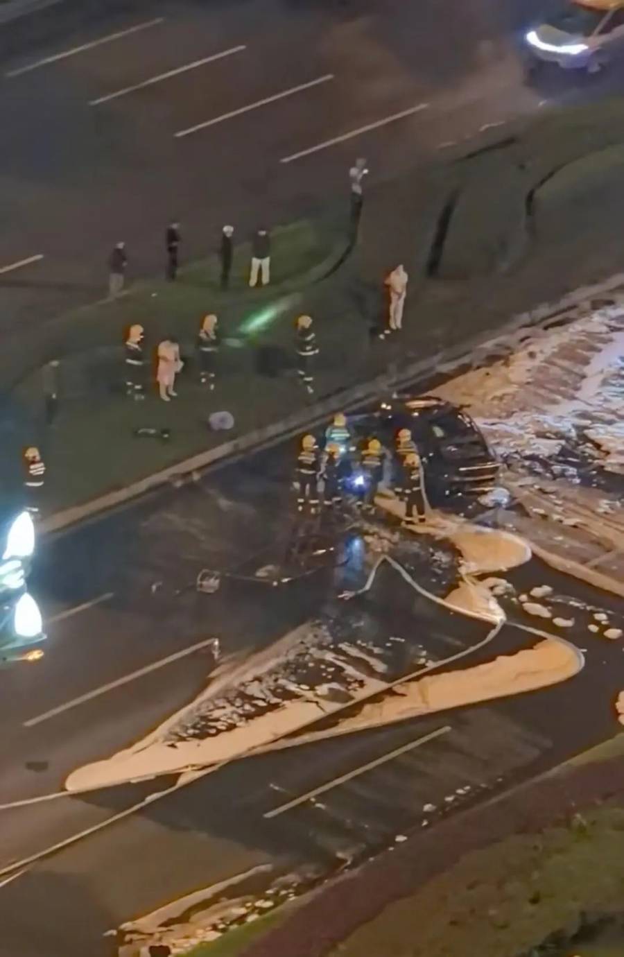 皇冠信用网代理注册
_最新！成都SU7碰撞后燃烧司机死亡皇冠信用网代理注册
，小米股价暴跌超8%！客服最新回应