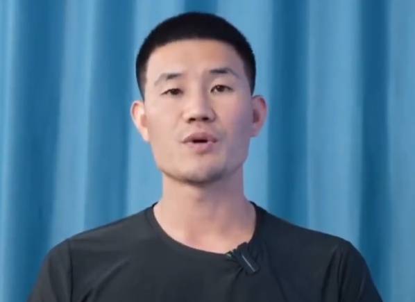 皇冠信用网代理
_“嘎子”谢孟伟被执行超1400万；此前因穿警服带货被行拘7日皇冠信用网代理
，释放后暂停直播带货