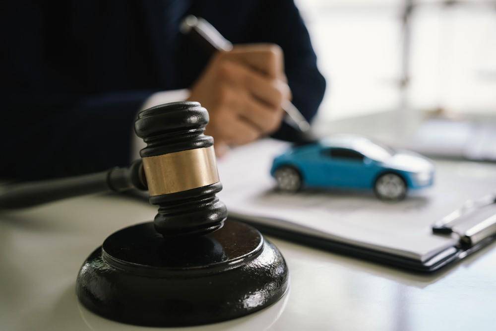 皇冠信用网足球代理
_男子发现妻子出轨皇冠信用网足球代理
，驾车撞死情夫撞伤妻子被判无期！死者家属索赔179万，判了