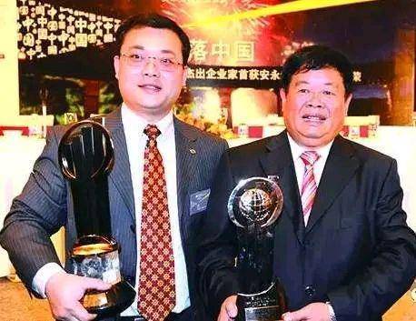 皇冠信用盘代理
_79岁“玻璃大王”曹德旺卸任福耀玻璃董事长皇冠信用盘代理
，正式交棒长子曹晖