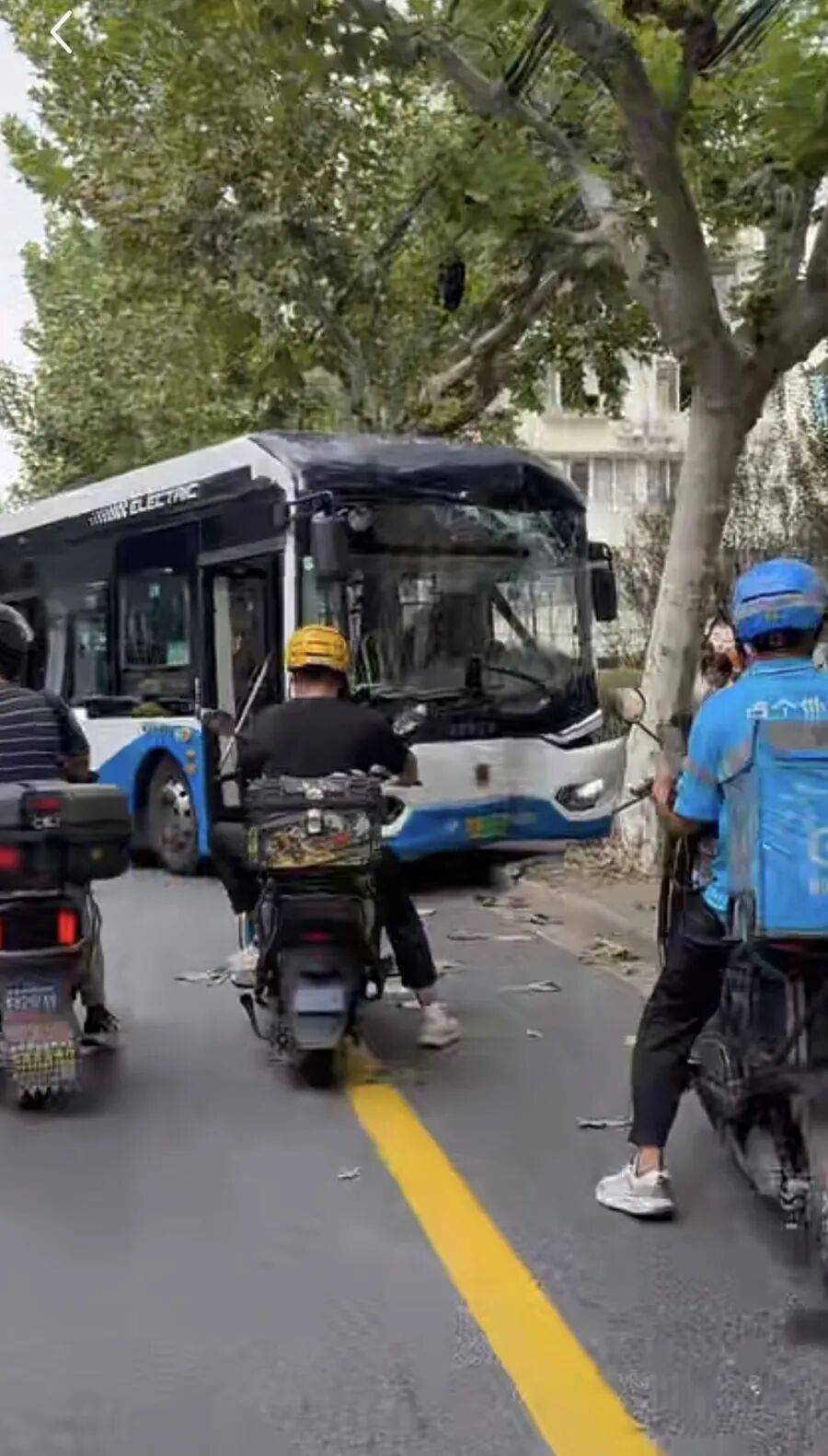 皇冠信用盘网址
_上海警方：叶某（男皇冠信用盘网址
，57岁）寻衅滋事，已被拘！