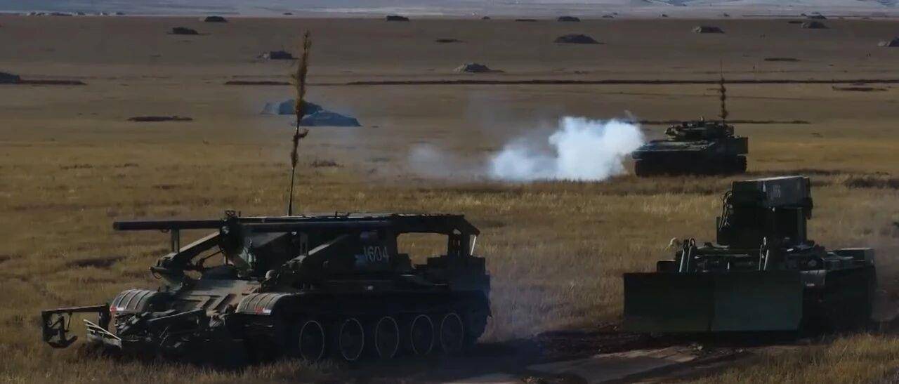 首尔叁星迅雷 vs 安阳正官庄 RB
_大场面!机器狗、无人机开路首尔叁星迅雷 vs 安阳正官庄 RB
,实兵对抗演练画面公布