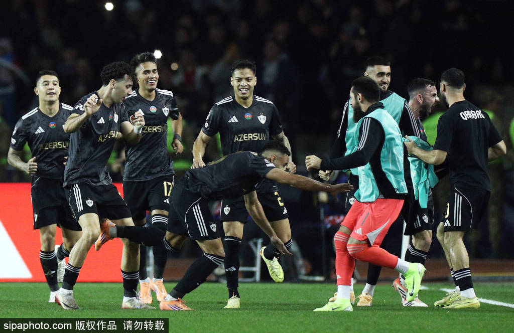 皇冠信用盘登2代理
_内托破旧主皇冠信用盘登2代理
，加纳乔奔袭助攻双响，两人经典坐广告牌庆祝