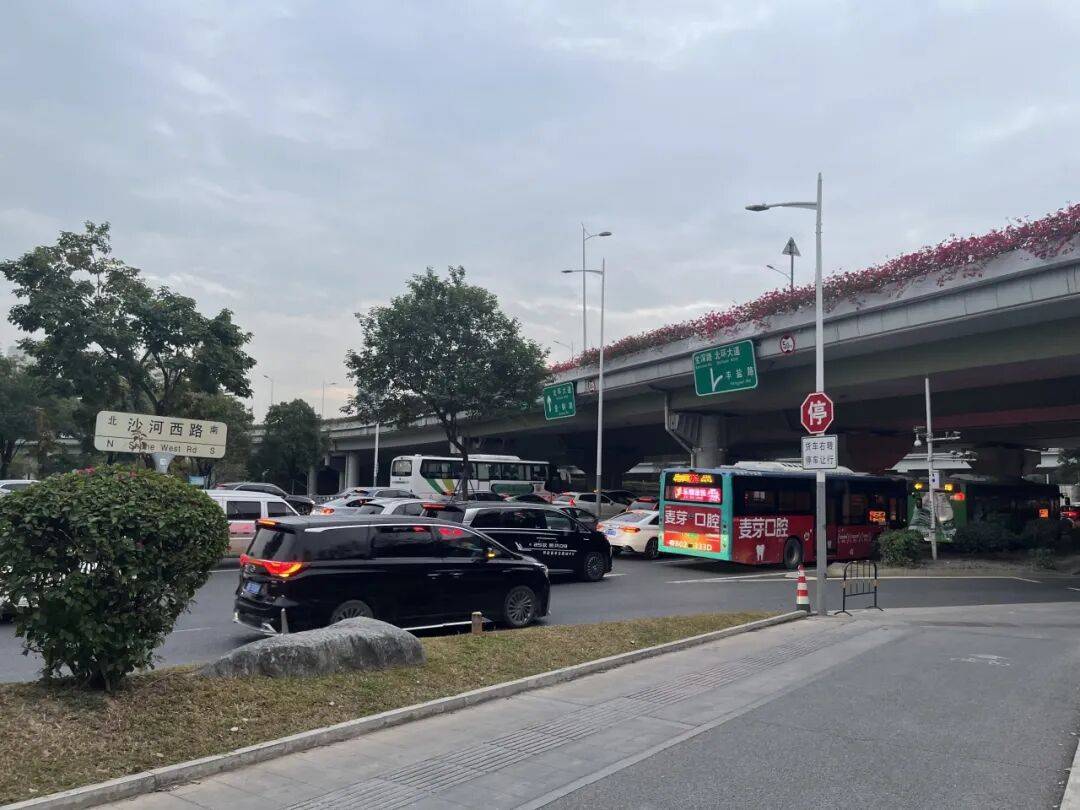 欧洲区附加赛C组_“等到车熄火”！深圳一主干道欧洲区附加赛C组，因封路导致拥堵！多部门研究疏解方案