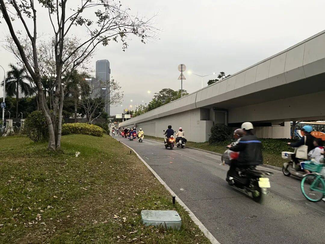 欧洲区附加赛C组_“等到车熄火”！深圳一主干道欧洲区附加赛C组，因封路导致拥堵！多部门研究疏解方案