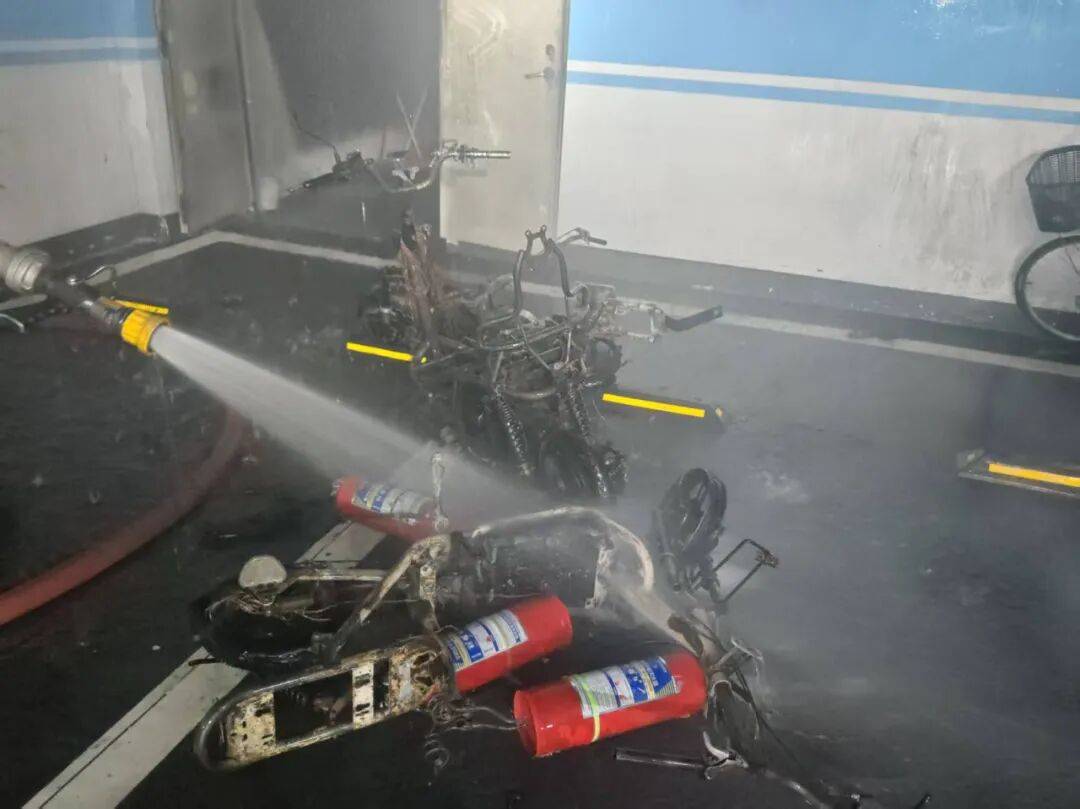 皇冠会员网址_集中曝光皇冠会员网址！郑州市2025年11月共发生13起电动自行车火灾！