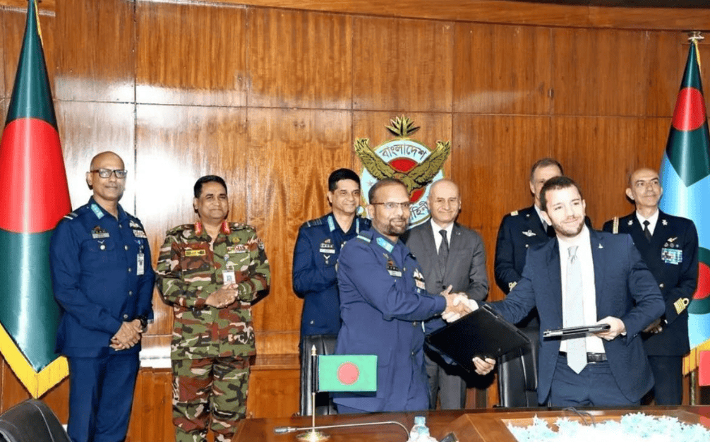 皇冠球盘app_打算抛弃歼-10CE了？空军元帅“冲动消费”皇冠球盘app，孟加拉闪签欧洲台风