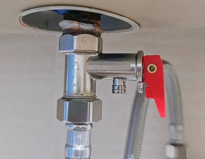 NBA美国职业篮球联赛_滚烫的水NBA美国职业篮球联赛，从头流到脚！今晚洗澡前紧急提醒！