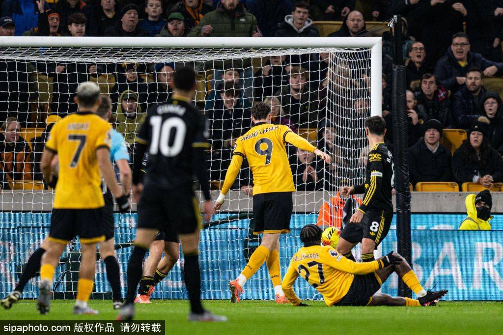 英雄联盟：TURKISH CHAMPIONS LEAGUE(5场3胜）_阿莫林的换人决策引发争议：曼联在关键时刻为何选择防守英雄联盟：TURKISH CHAMPIONS LEAGUE(5场3胜）？