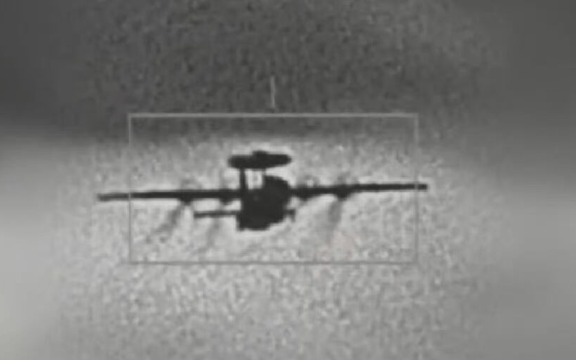 城之队vs皇家君主_对峙升级城之队vs皇家君主，台军公布F16V“锁定”歼16画面，距开火只剩一个按钮？