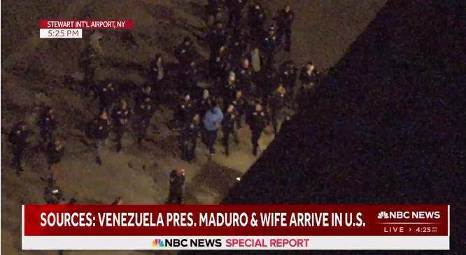 维冈竞技vs史托港
_马杜罗走下飞机 预计将被送往纽约并入狱