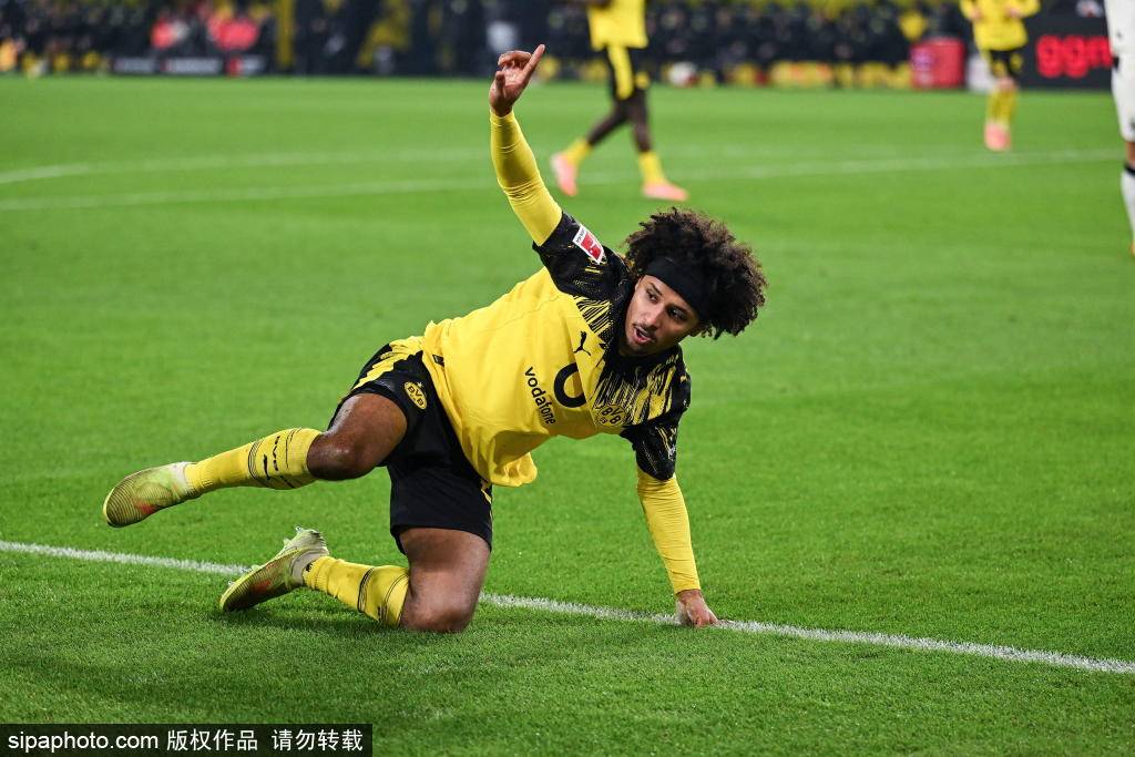 伊斯坦堡士邦vs马尼沙_德国杯决赛：樊振东3-0完胜奥恰洛夫伊斯坦堡士邦vs马尼沙，萨尔布吕肯大比分1-0领先背后的故事与战术分析