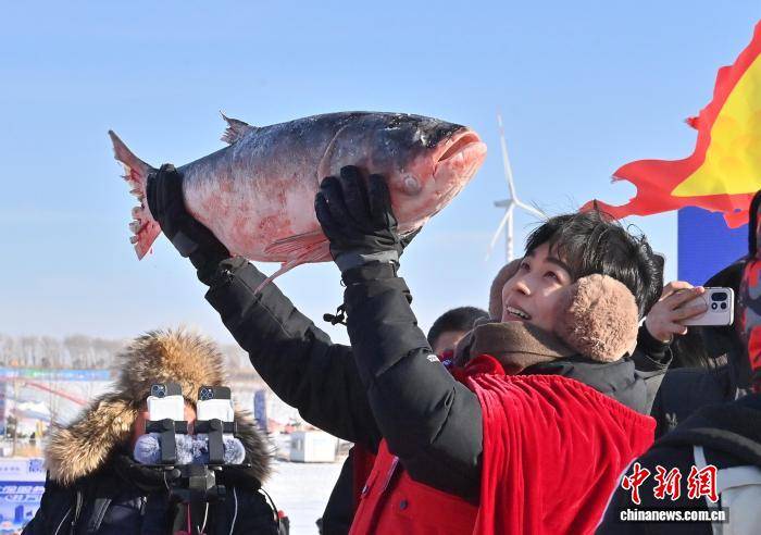 威尔士超级联赛_吉林查干湖冬捕迎客 “头鱼”拍出逾169万元