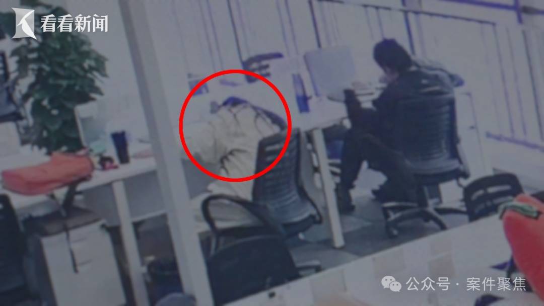 如何申请皇冠信用网_上海一程序员在工位上吃外卖、小憩如何申请皇冠信用网,连收4份警告,“严重违纪”被开除!