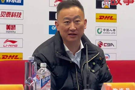 皇冠信用网登2代理申请_青岛国信:主教练刘维伟因身体不适皇冠信用网登2代理申请,今晚无法进行长时间临场指挥,将坐镇替补席