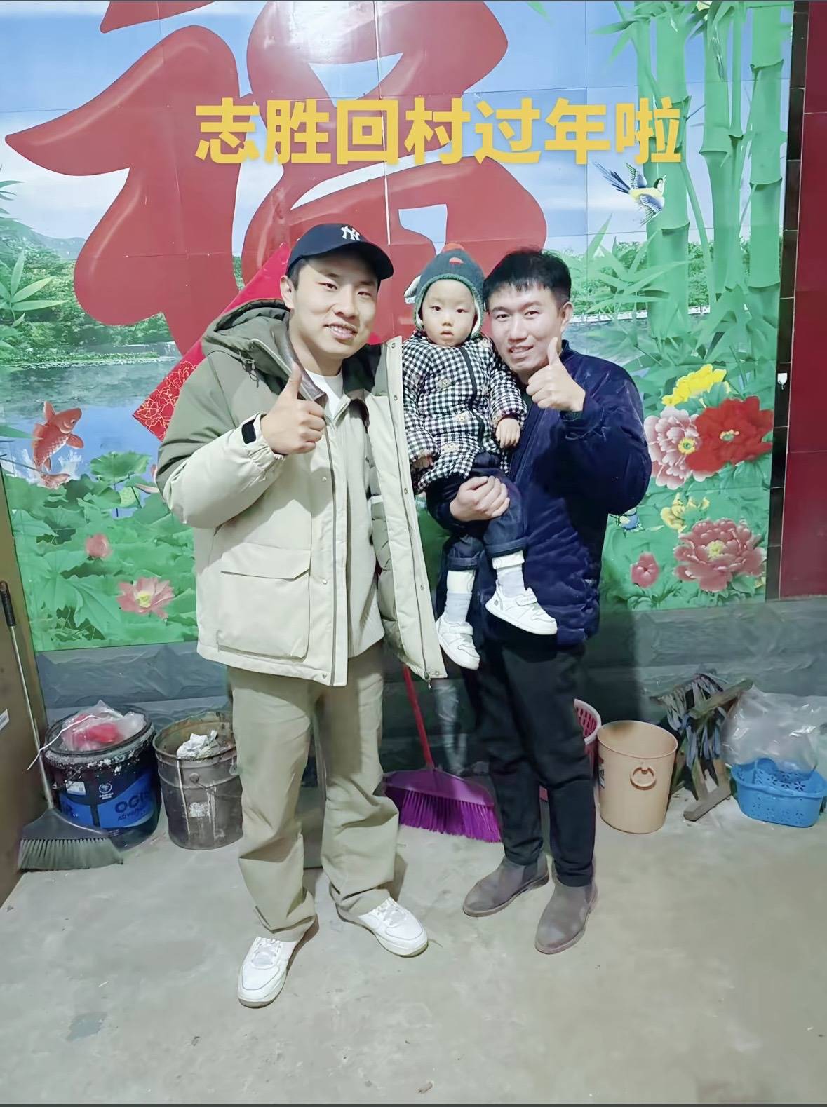 皇冠信用开号_脱口秀演员徐志胜回济宁老家过年皇冠信用开号，家门口成“打卡点”，热情配合拍照签名，乡邻：像亲戚一样毫无架子