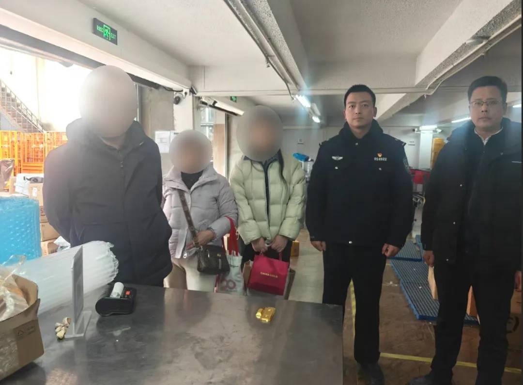 怎么弄皇冠信用_南京警方在豆瓣酱里挖呀挖呀挖怎么弄皇冠信用,挖出200克黄金!挽回疑遭电诈市民近30万损失