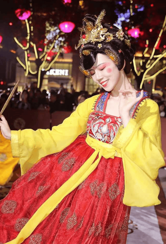 皇冠信用盘会员开户
_西安不倒翁小姐姐丈夫回应其离职:很多谣言都太离谱皇冠信用盘会员开户
了