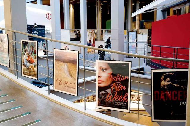 世界杯足球平台代理_左手诺贝尔世界杯足球平台代理,右手奥斯卡,怎么做到的?