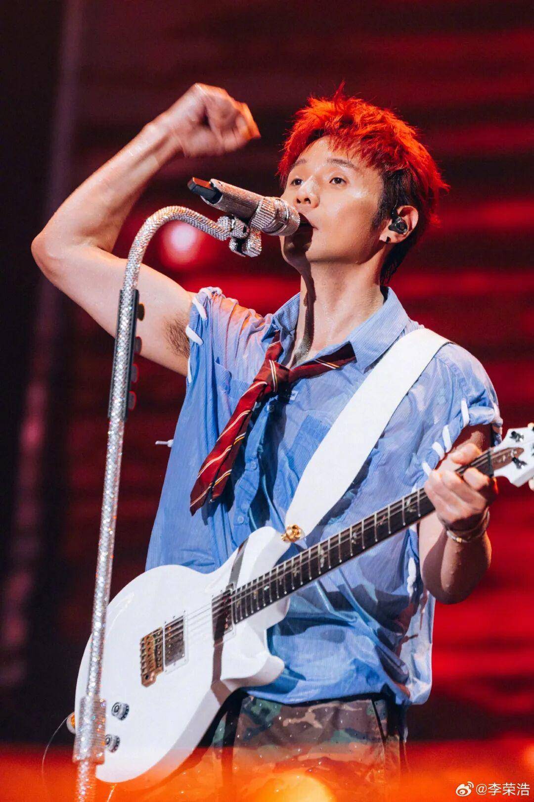 皇冠登3管理出租_吴向飞喊话李荣浩道歉：未授权唱我的歌；李荣浩火速回应：请列明场次皇冠登3管理出租，若侵权一定赔偿道歉