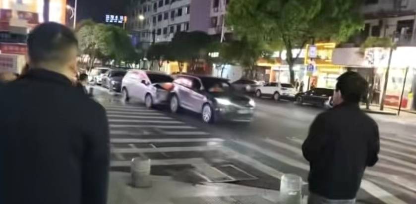 皇冠信用网开户_“路虎冲撞多车”皇冠信用网开户，警方通报：余某某（男，36岁）被刑拘