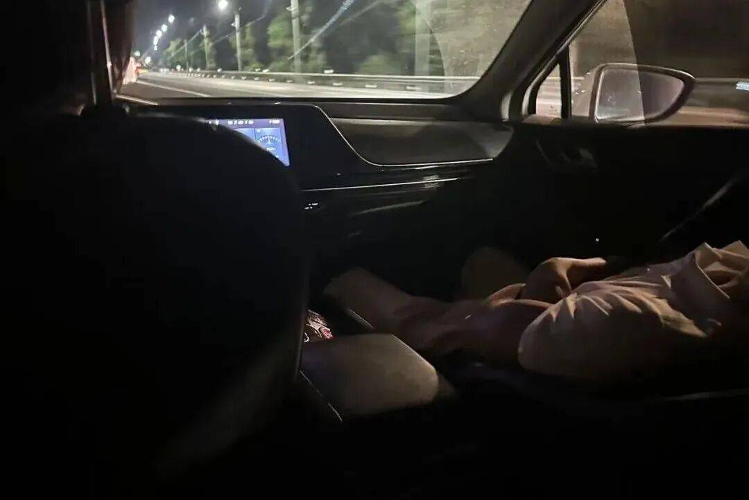 阿尔及利亚甲组联赛_女子深夜坐顺风车被司机以“困了”为由要求开车阿尔及利亚甲组联赛，车费还要全额收